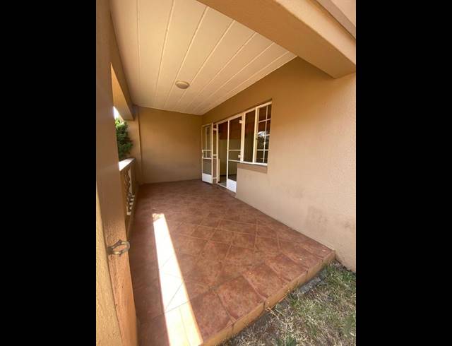 2 BEDROOM TOWNHOUSE FOR SALE IN VORNA VALLEY